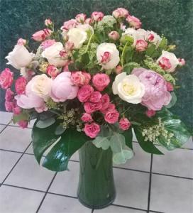LA Pink Flower Vase – West Hollywood Florist, West Hollywood CA