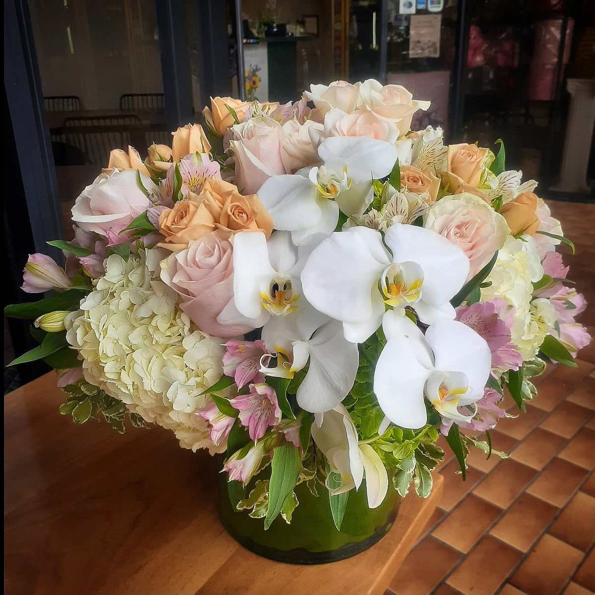 Peach Pearl –  West Hollywood Florist, West Hollywood CA